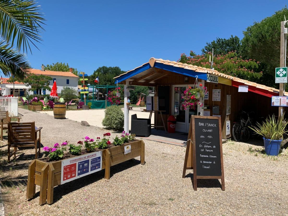 فندق فيندايز - مونتاليفتفي  Camping La Chesnays المظهر الخارجي الصورة