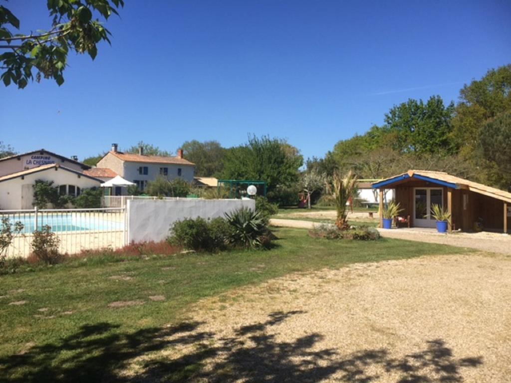فندق فيندايز - مونتاليفتفي  Camping La Chesnays المظهر الخارجي الصورة