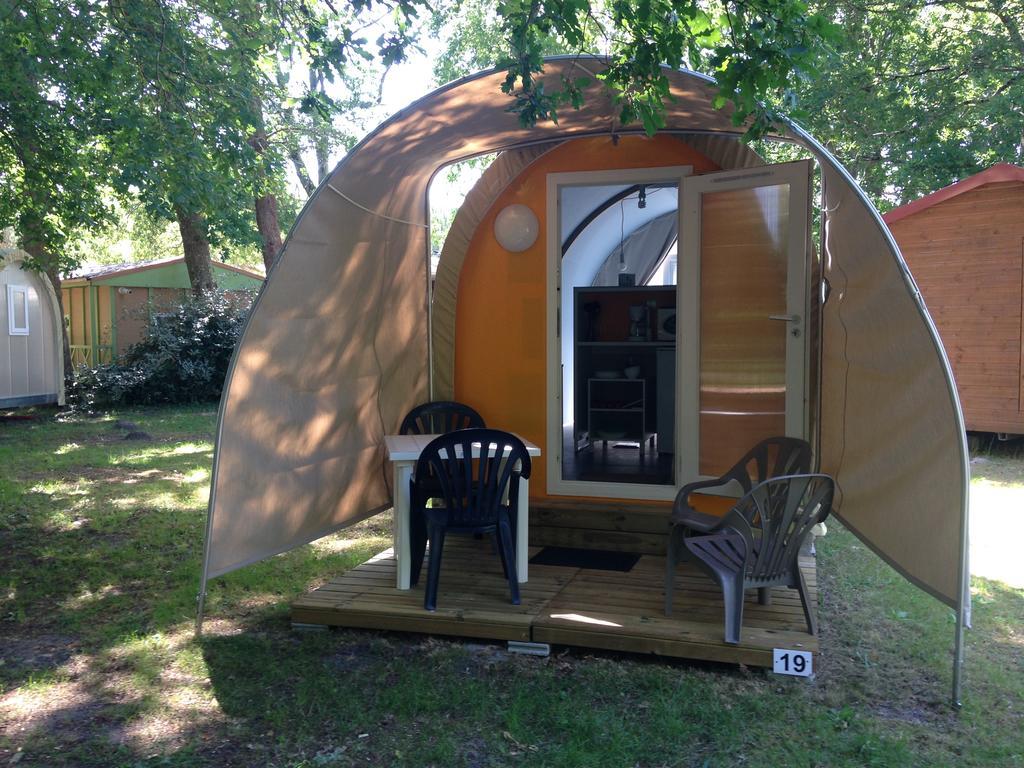 فندق فيندايز - مونتاليفتفي  Camping La Chesnays المظهر الخارجي الصورة