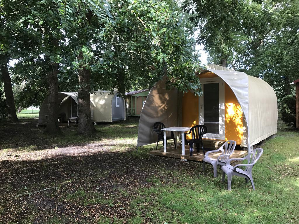 فندق فيندايز - مونتاليفتفي  Camping La Chesnays المظهر الخارجي الصورة