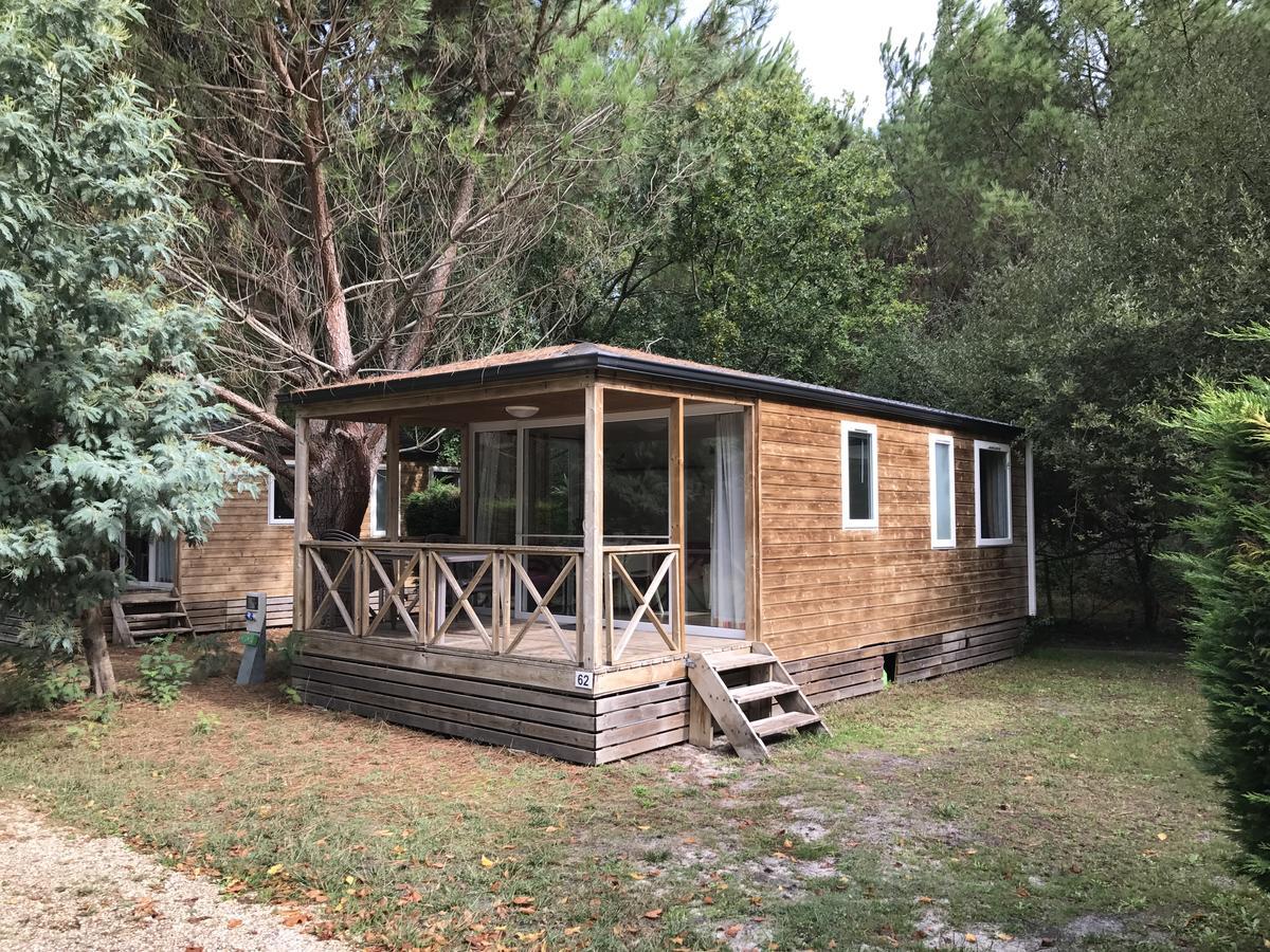 فندق فيندايز - مونتاليفتفي  Camping La Chesnays المظهر الخارجي الصورة