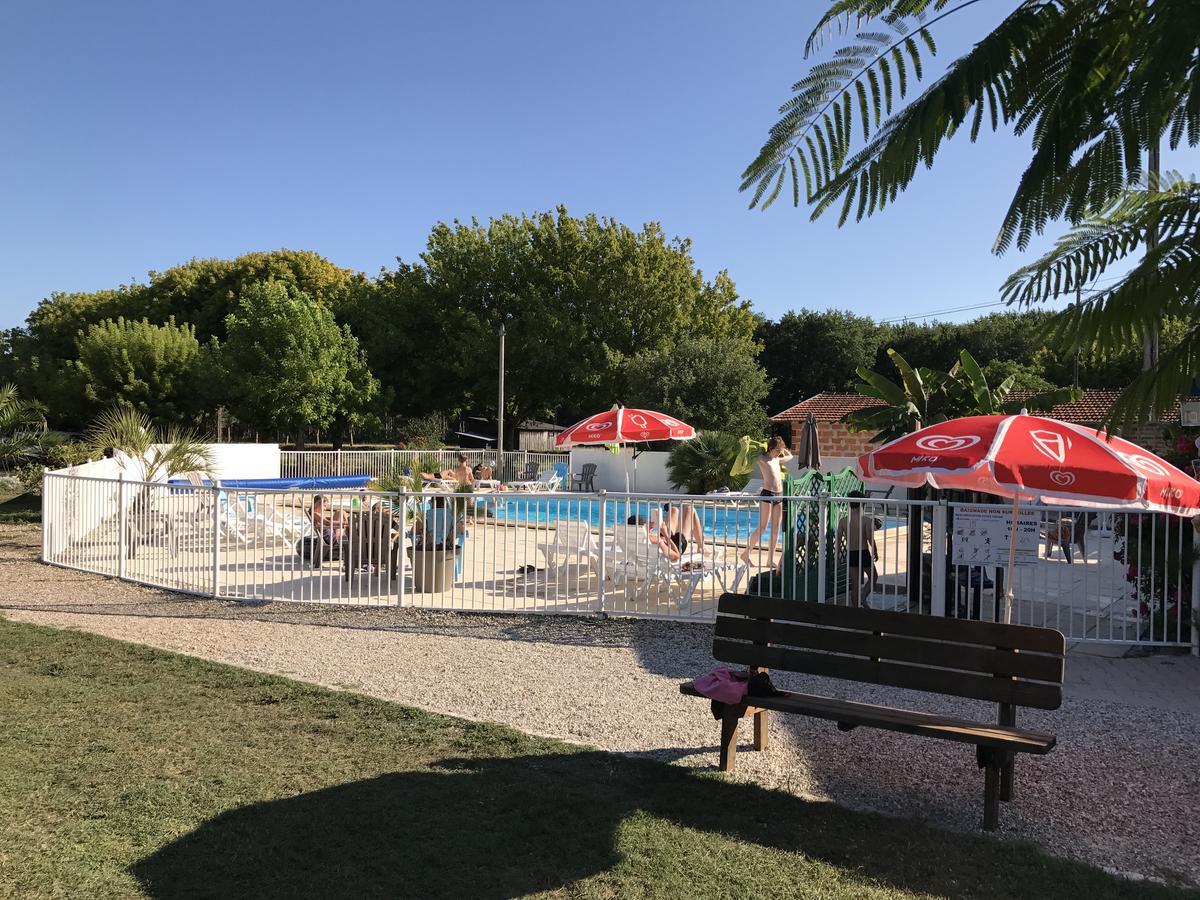 فندق فيندايز - مونتاليفتفي  Camping La Chesnays المظهر الخارجي الصورة